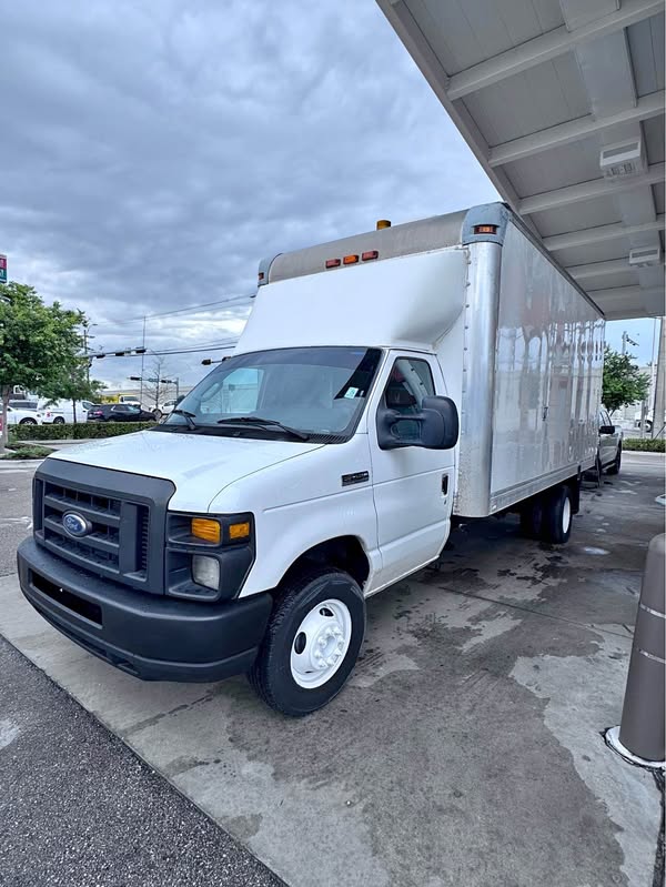 2010 Ford Econoline Commercial Extended Van 3D