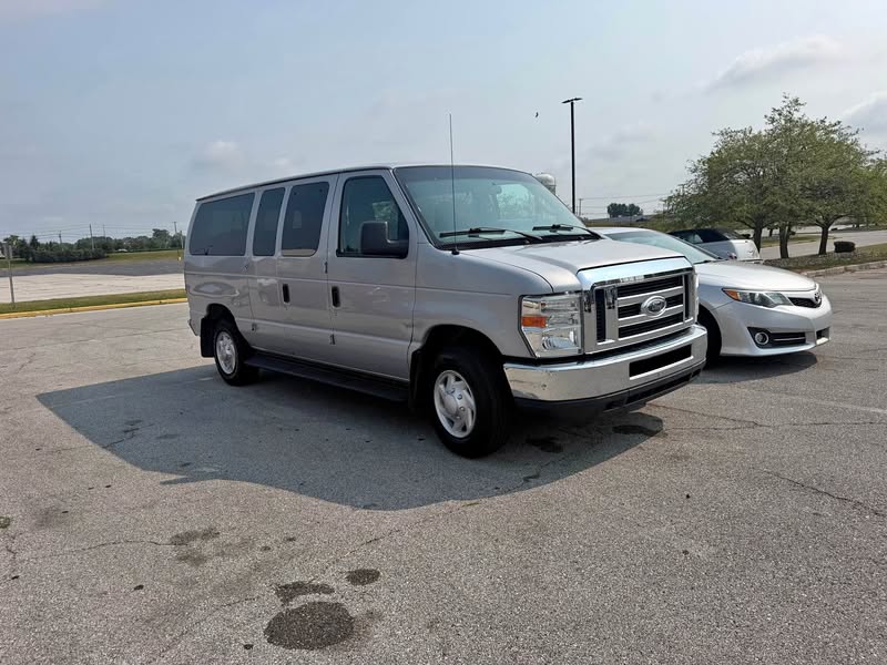 2013 Ford Econoline E350 Super Duty Passenger - Extended Van
