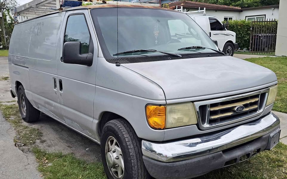 2006 Ford Econoline E150 Cargo - Van