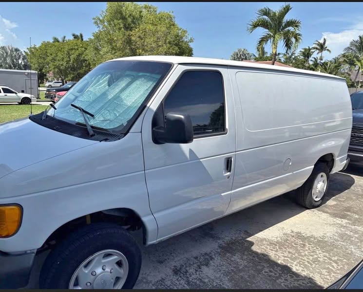 2006 Ford Econoline E250 Cargo - Van