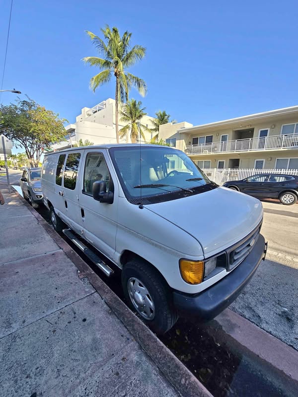2007 Ford Econoline E250 Cargo - VAN