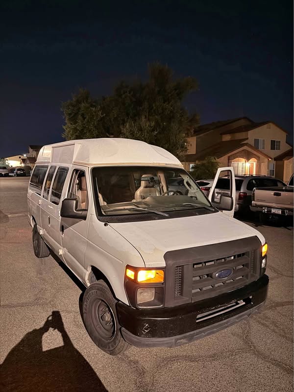 2011 Ford Econoline E350 Super Duty Cargo - Extended Van