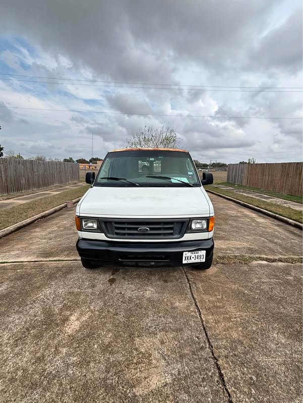 2004 Ford Econoline E150 Cargo - Van