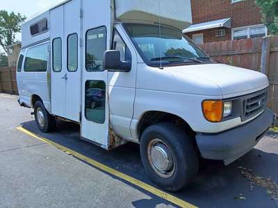 2004 Ford Econoline E350 Super Duty Cargo - Extended Van