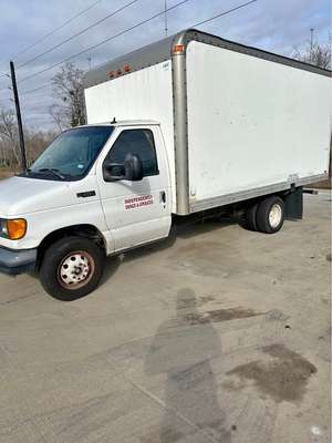 2004 Ford Econoline E350 Cargo - 16ft Box truck