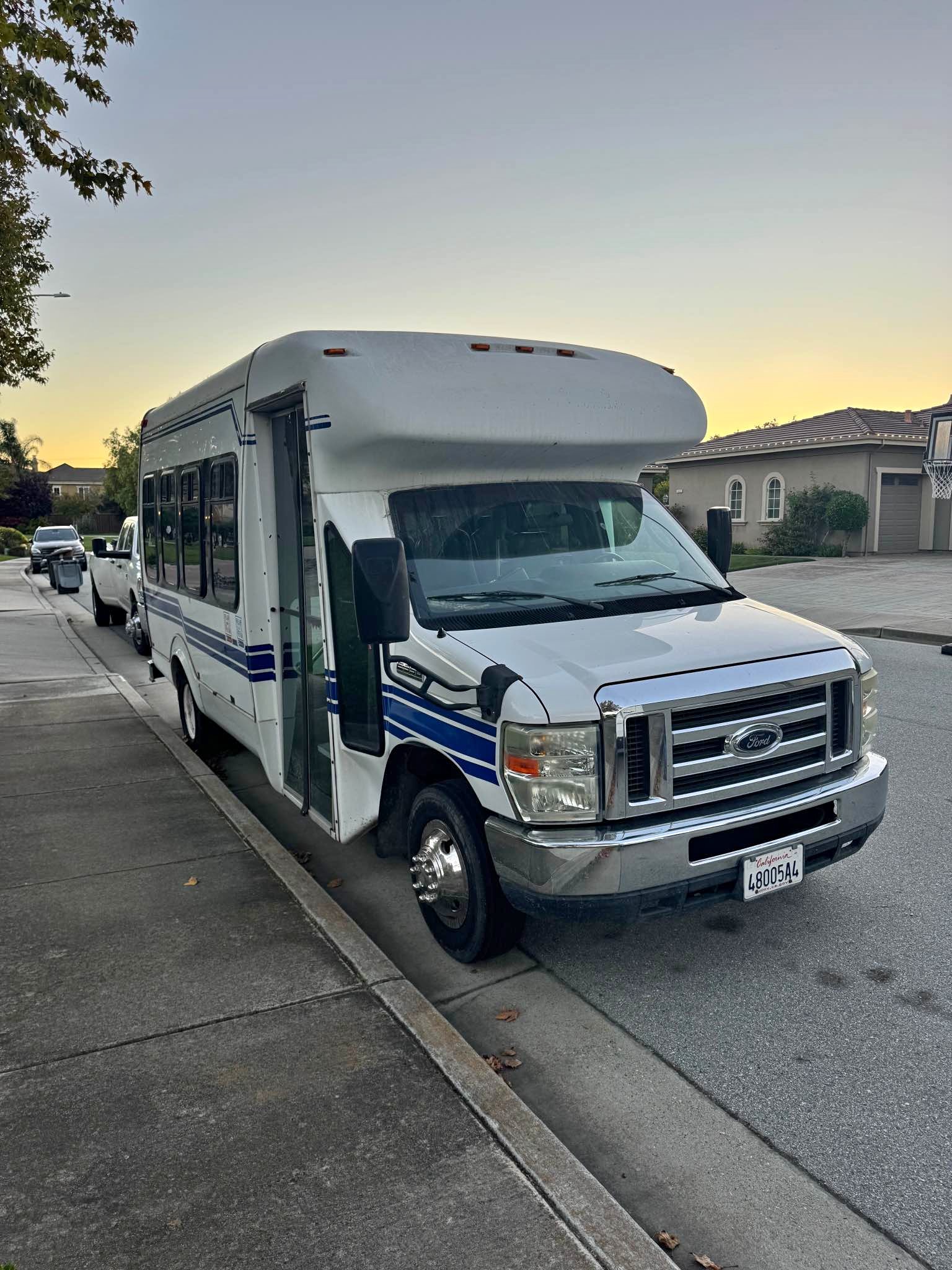 2009 Ford Econoline E350 Super Duty Passenger - Extended Van