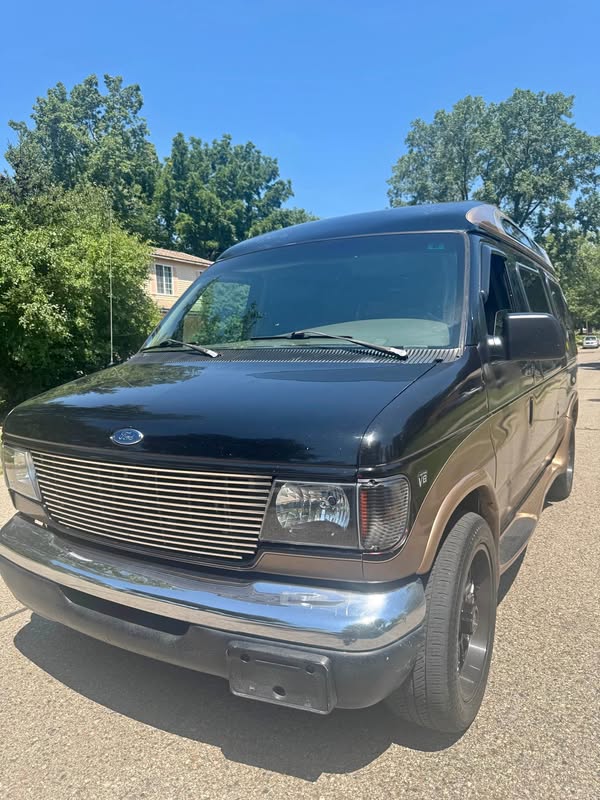 1999 Ford Econoline E150 Passenger - Van