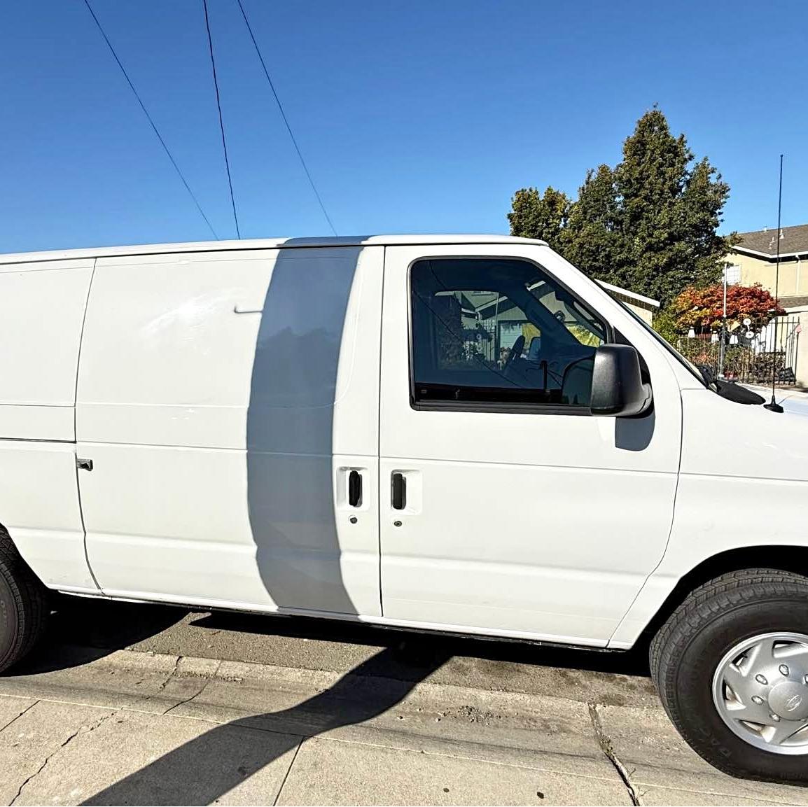 2011 Ford Econoline E350 Super Duty Cargo - Van