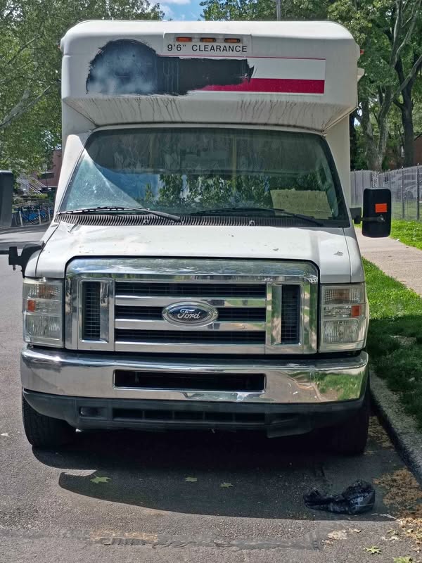 2013 Ford Econoline E350 Super Duty Passenger - Extended Van