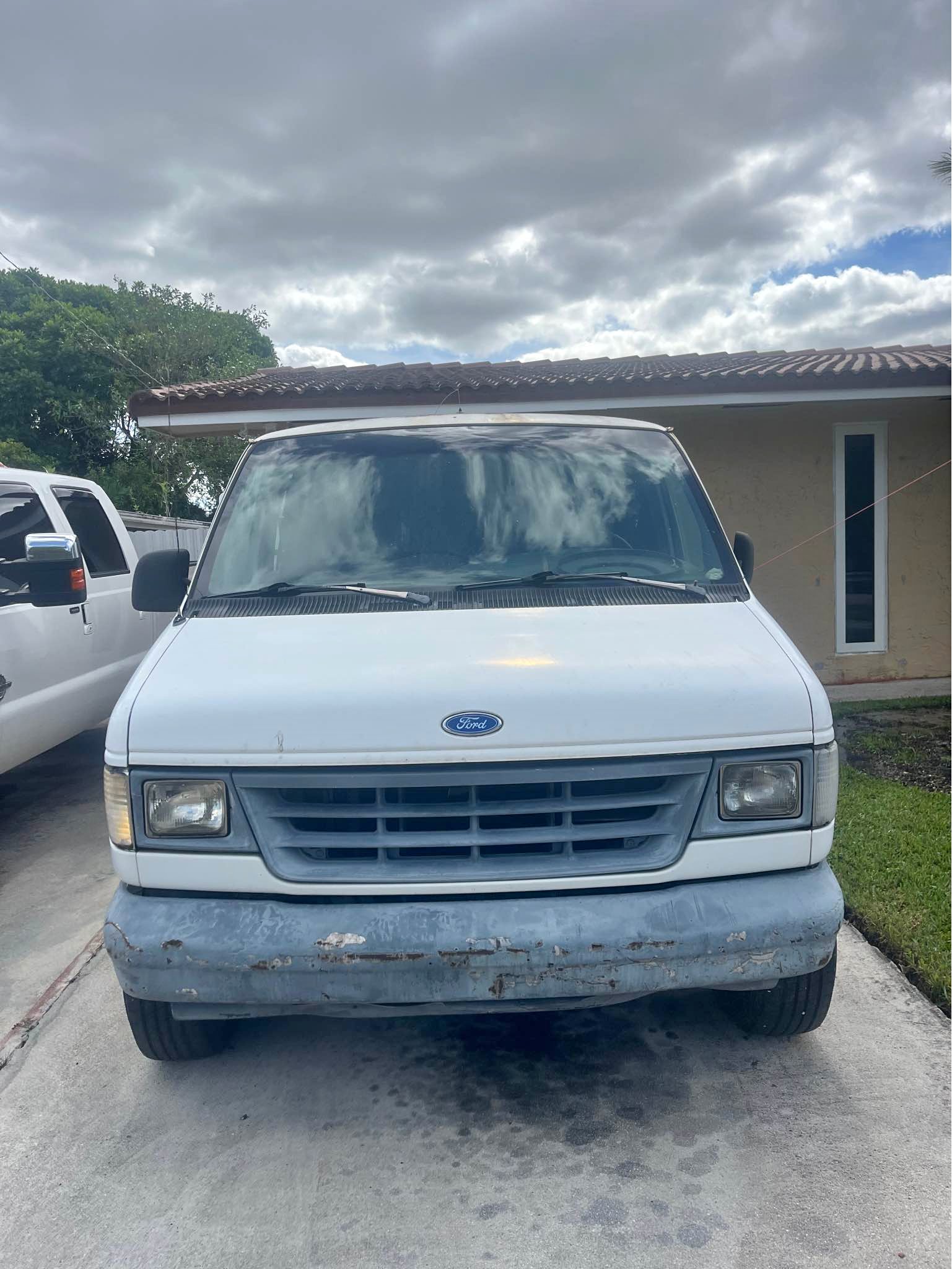 1998 Ford Econoline E350 Super Duty Passenger - Van
