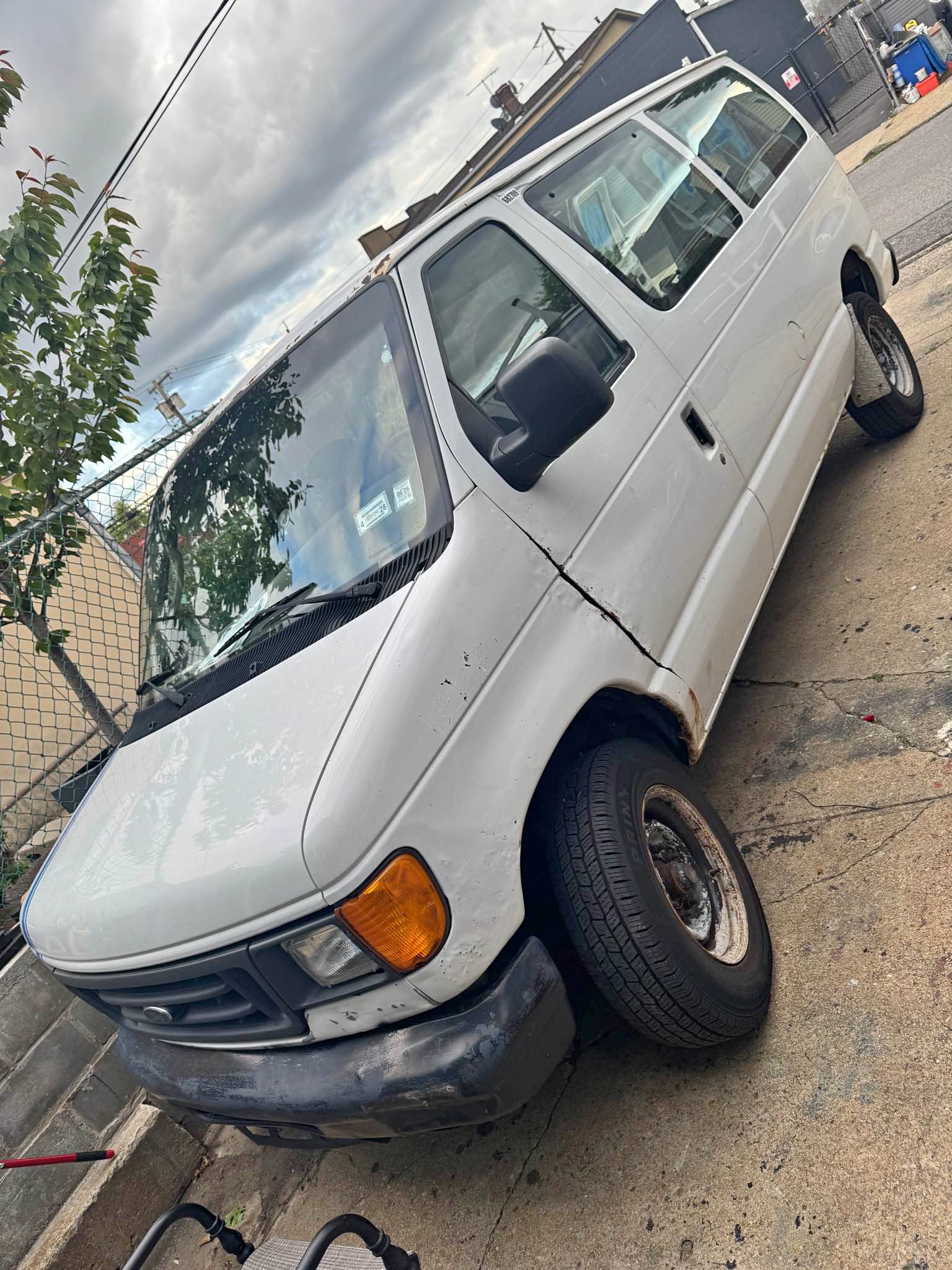 2005 Ford Econoline E350 Super Duty Passenger - Van