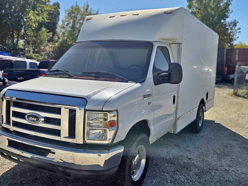 2012 Ford Econoline E350 Super Duty Cutaway - Van