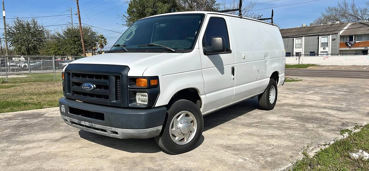 2010 Ford Econoline E250 Cargo - Van