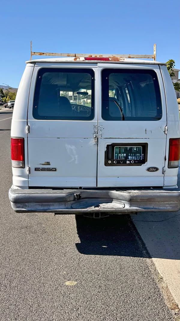 2006 Ford Econoline E250 Cargo - Van