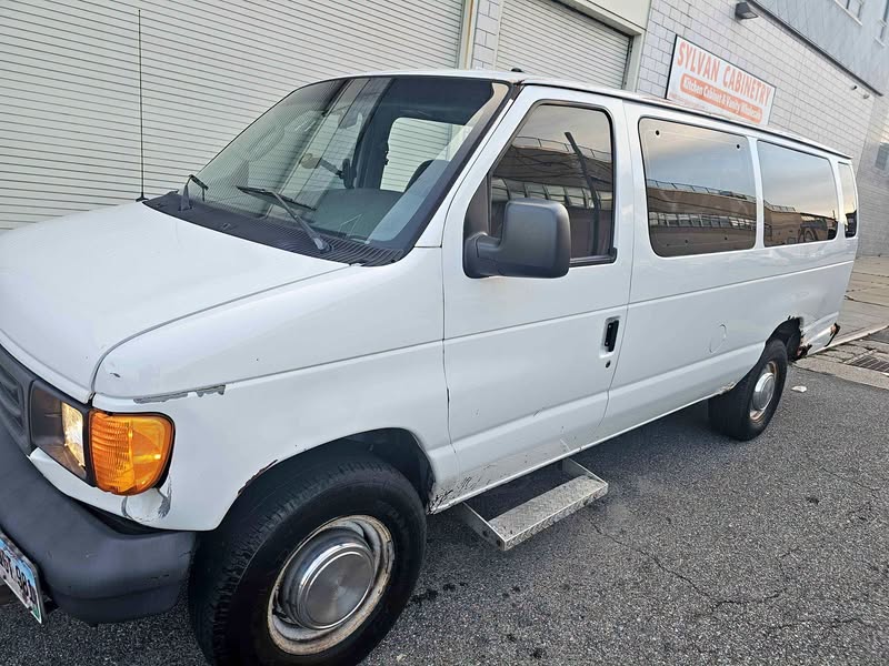 2005 Ford Econoline E350 Super Duty Passenger - Extended Van