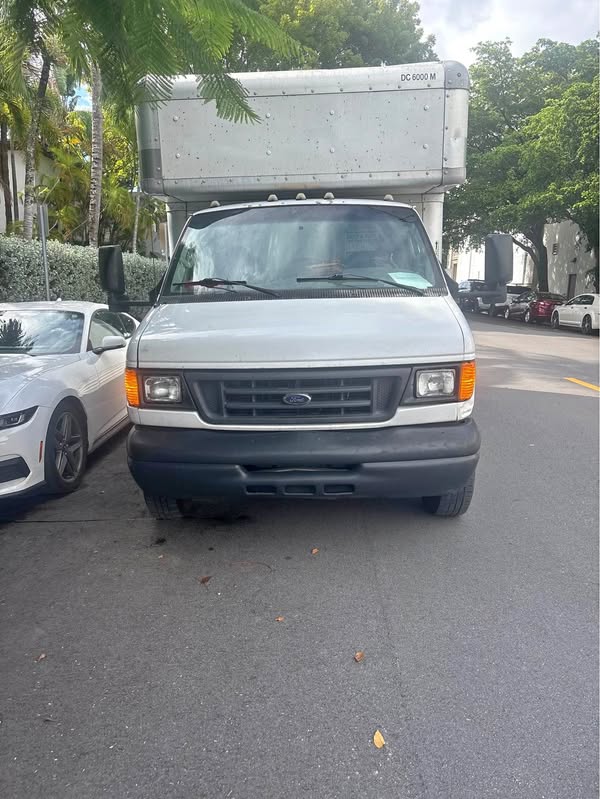 2007 Ford Econoline E350 Cargo - Extended Van