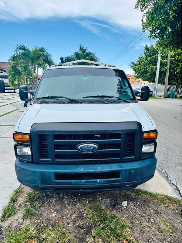 2009 Ford Econoline E350 Cargo - Van