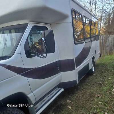 2004 Ford Econoline - Cutaway Van