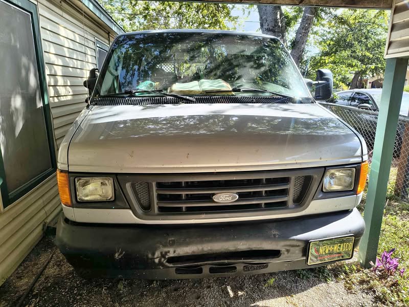 2005 Ford Econoline E150 Cargo - Van