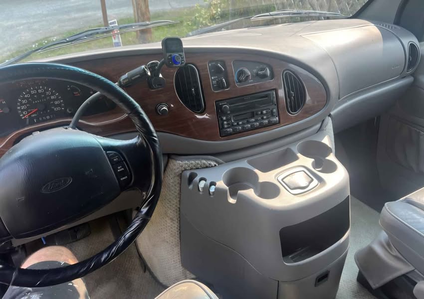 2000 Ford Econoline E150 Passenger - Van