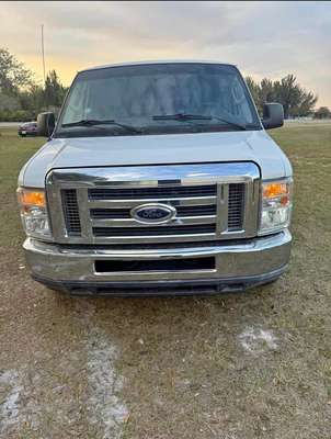 2012 Ford Econoline E350 Super Duty Passenger