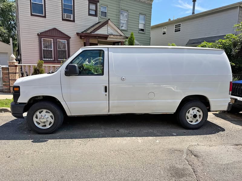 2010 Ford Econoline E250 Cargo - Van