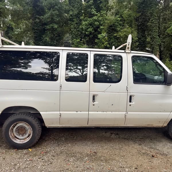 2006 Ford Econoline E350 Cargo - Super Van