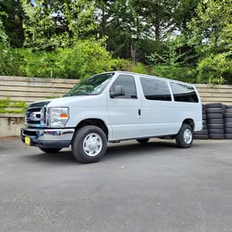 2011 Ford Econoline XLT Van 3D