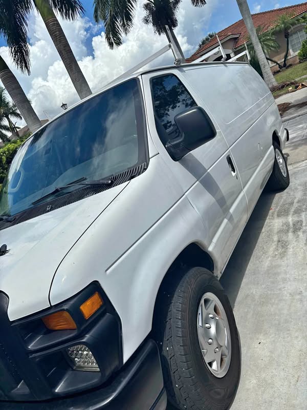2012 Ford Econoline E250 Cargo - Van