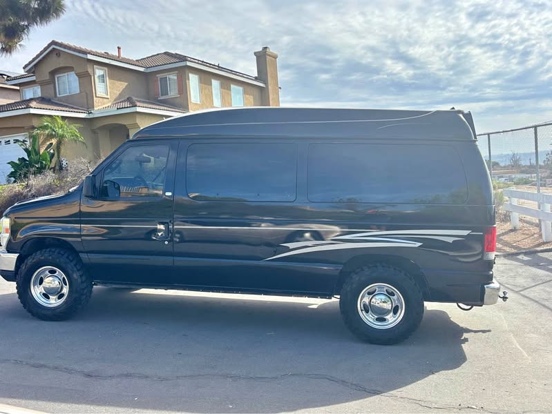 2011 Ford Econoline E150 Passenger - Van