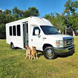 2011 Ford econoline e350 15 passenger bus clean title