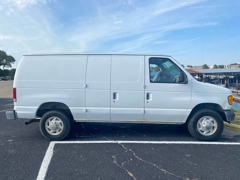 2005 Ford Econoline E350 Cargo - Van