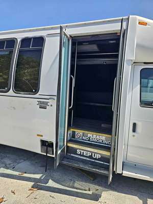 2002 Ford Econoline E350 Super Duty Passenger