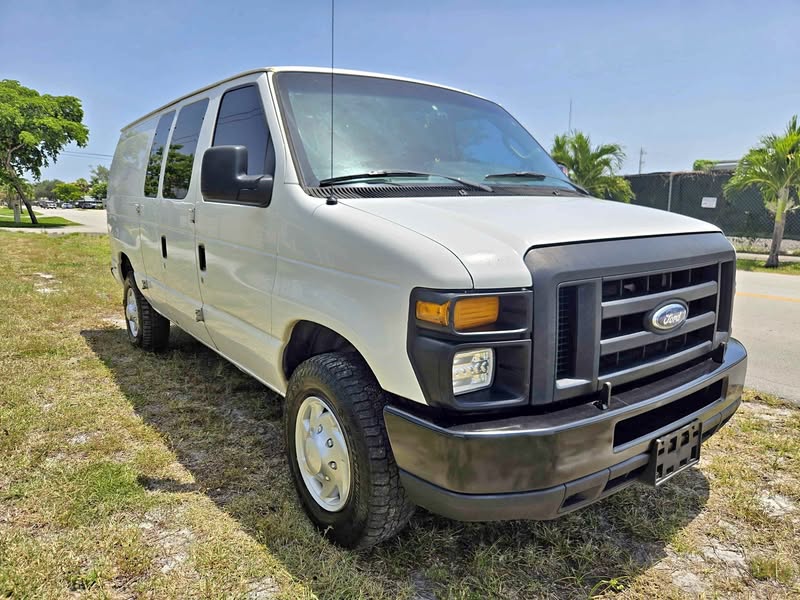 2012 Ford Econoline E250 Cargo - Van