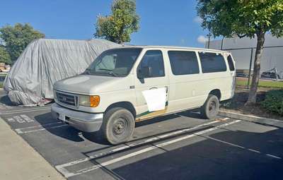 2005 Ford Econoline E350 Super Duty Cargo - Extended Van