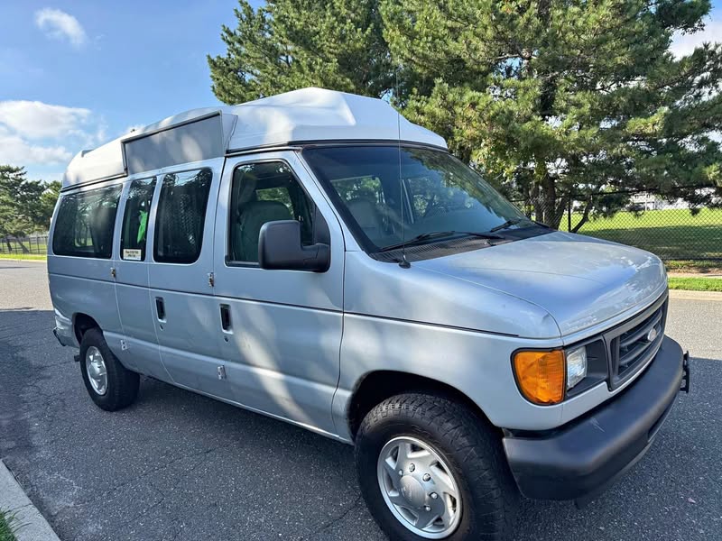 2006 Ford Econoline - 250 \/ wheel chairs