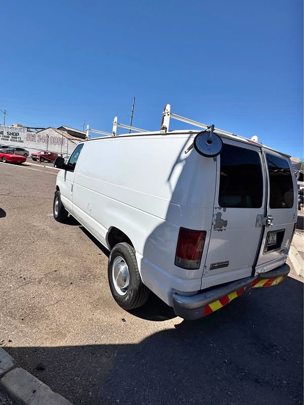 2005 Ford Econoline E250 Cargo - Van