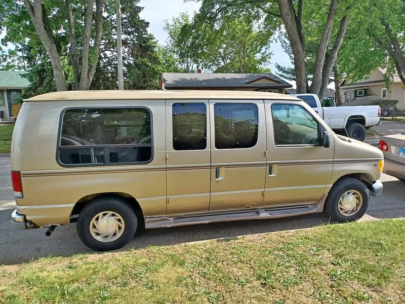 2000 Ford Econoline Conversion Van - 7 Seater - 136K Miles