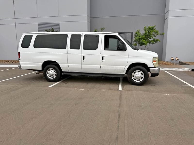 2009 Ford ECONOLINE E350 - 1-OWNER\u2014\u2014