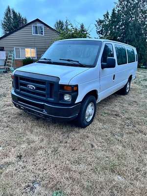 2014 Ford Econoline E350 Super Duty Passenger - 15 seats