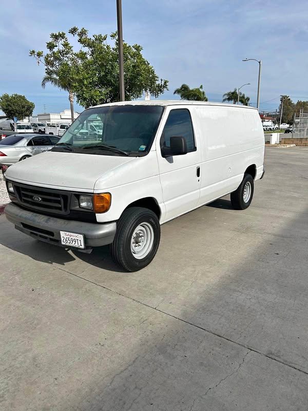 2006 Ford Econoline E350 Super Duty Cargo - Extended Van