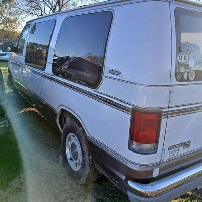 1999 Ford Econoline E150 Cargo - Van
