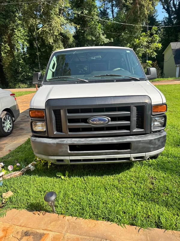 2010 Ford Econoline E150 Passenger - Van