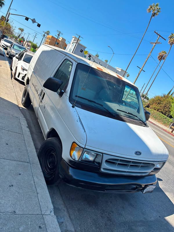 1999 Ford Econoline E150 Cargo - Van