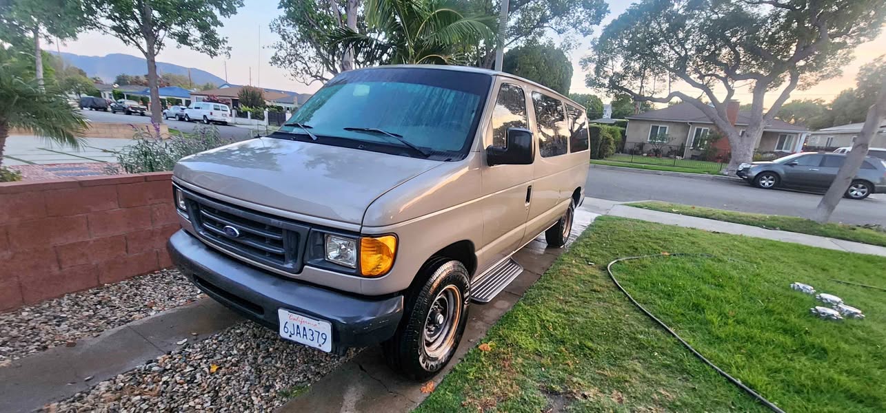 2003 Ford Econoline E350 Super Duty Passenger - Van