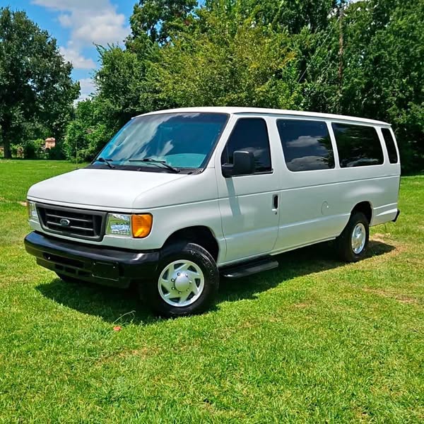 2004 Ford Econoline E-350 XL Extended Passenger Van (15-Passenger) \u2013 CLEAN TITLE