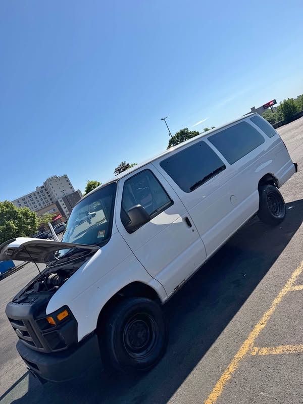 2012 Ford Econoline E350 Super Duty Passenger - Extended Van