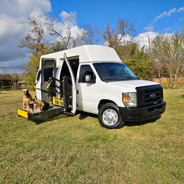 2011 Ford Econoline E250 High Roof Mobility Handicap Wheelchair Passenger van BraunAbility Lift 800 lbs CLEAN TITLE