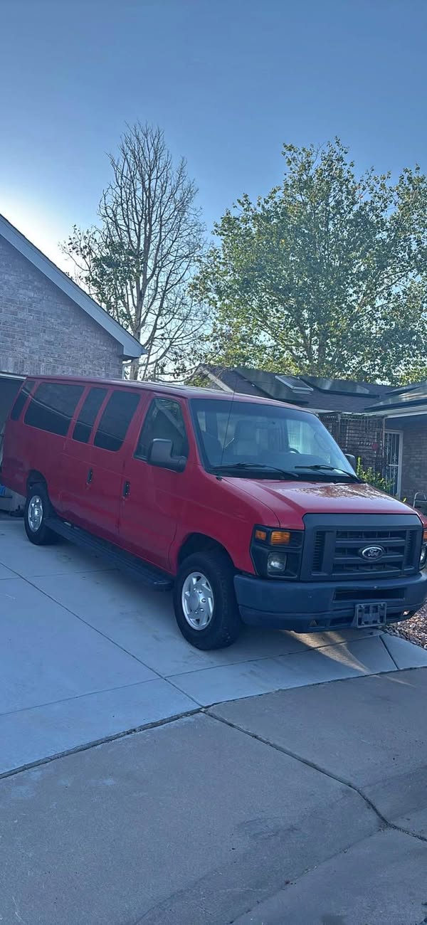 2014 Ford Econoline E350 Super Duty Passenger - Extended Van