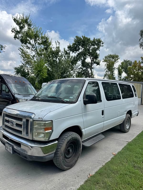2011 Ford Econoline E150 Passenger - Van